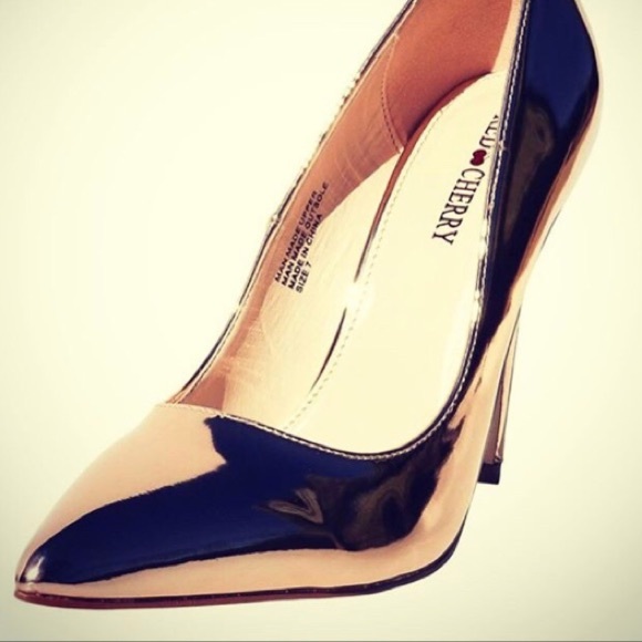 Size 9! - Picture 2 of 2